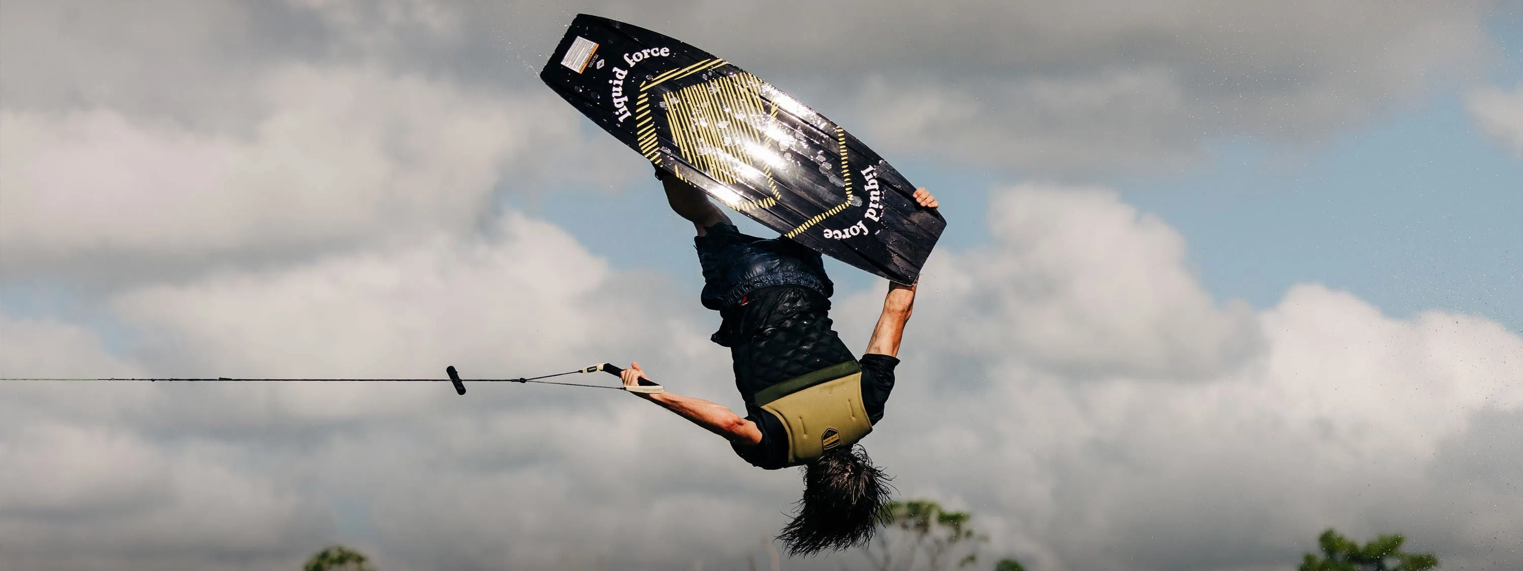 Liquid Force Bullox Wakeboard w/ Tao 6X Boots Package