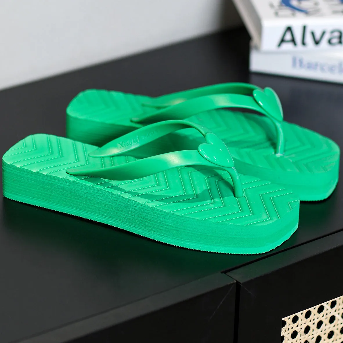 Wholesale Outdoor Breathable Lightweight Thick Bottom Square Toe Love Flip Flops